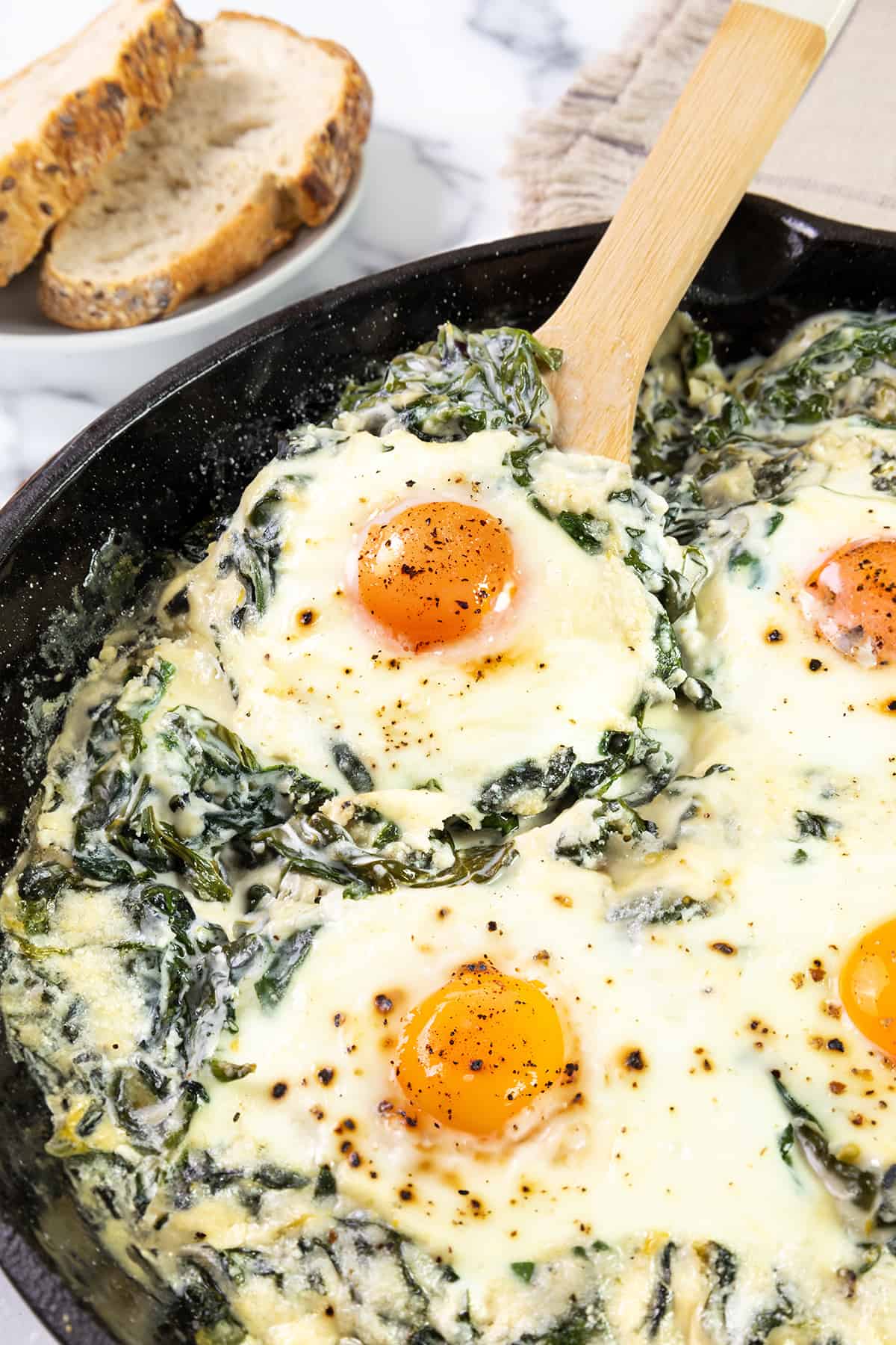 Your Go-To Baked Eggs Florentine: Quick, Easy & Vegetarian Brunch